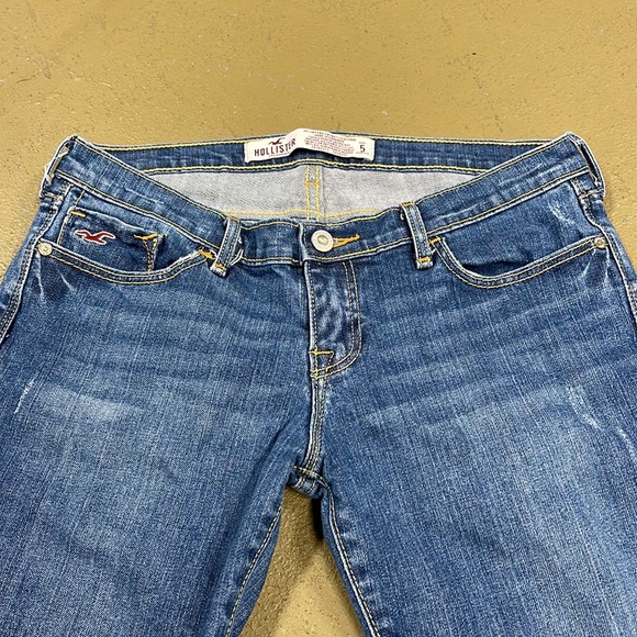 Hollister Cuffed Cut Off Distressed Denim Jean Shorts Size 5 - Picture 3 of 9
